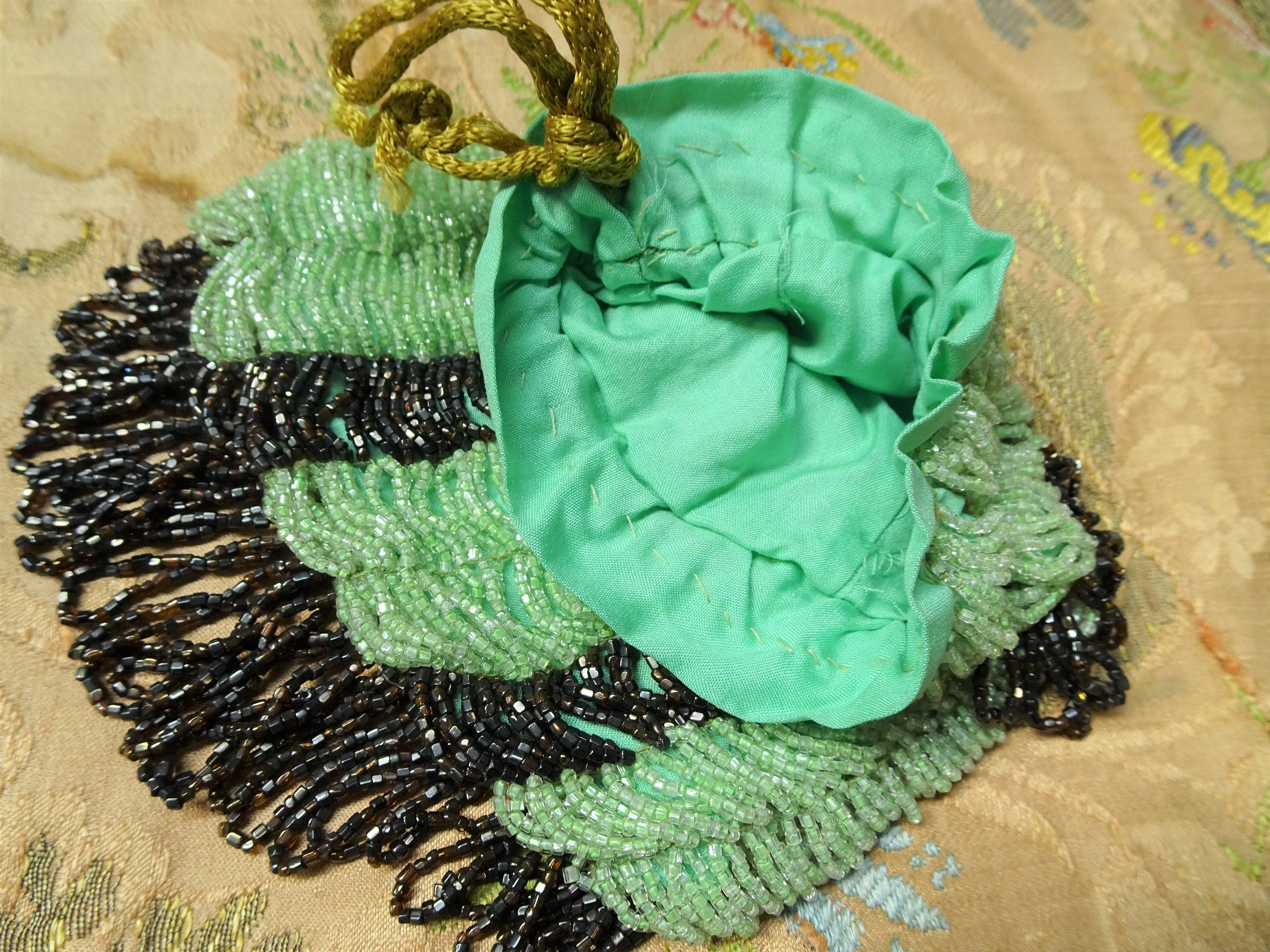 DRAMATIC 1920s Beaded Flapper Purse,Art Deco Glittering Glass Green Black Draped Beads Reticule,Beautiful Design,Collectible Antique Purses