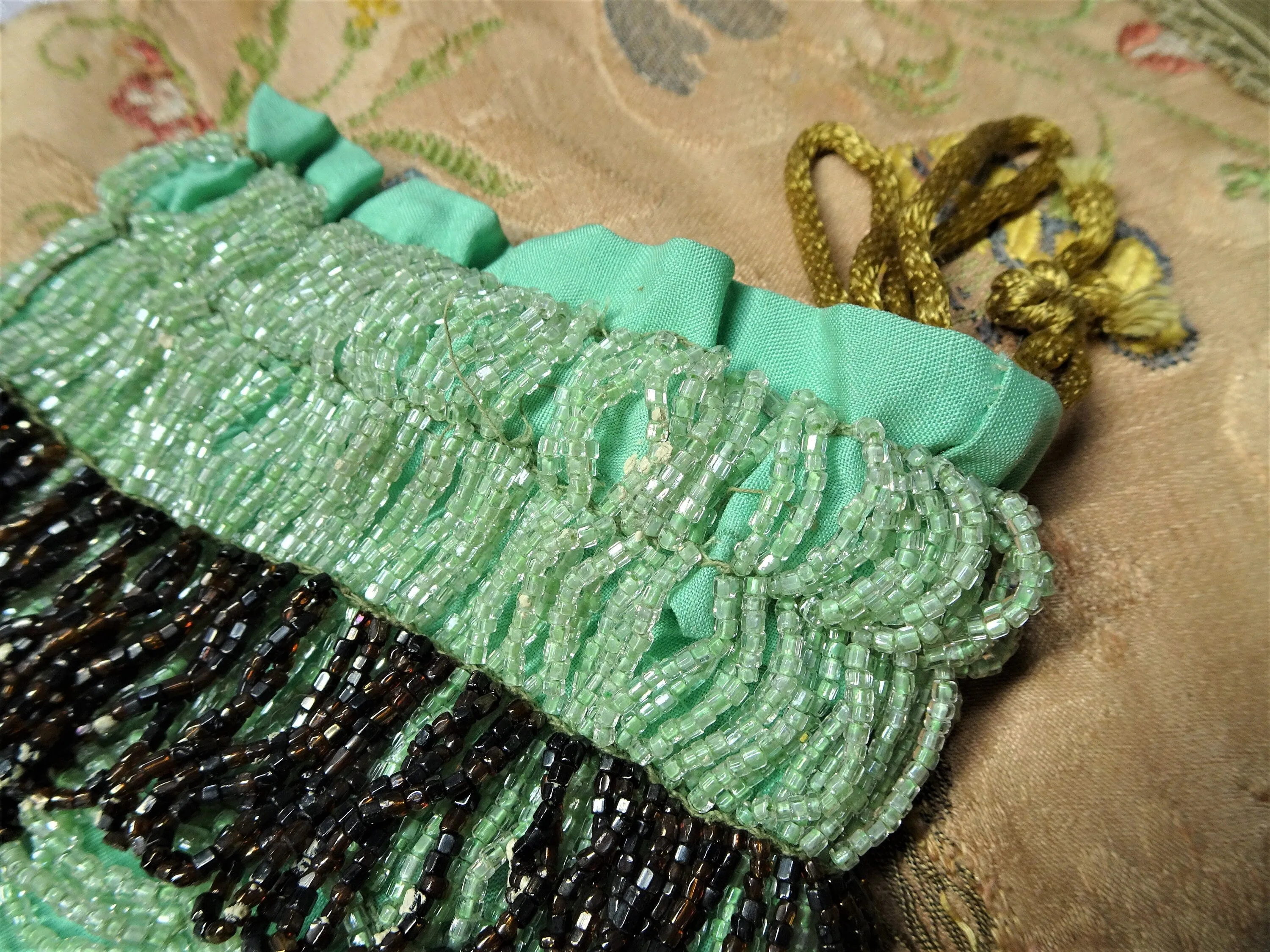 DRAMATIC 1920s Beaded Flapper Purse,Art Deco Glittering Glass Green Black Draped Beads Reticule,Beautiful Design,Collectible Antique Purses